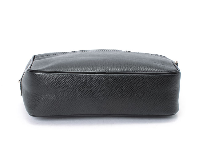 Louis Vuitton Vintage - Taiga Kaluga Clutch Bag - Black - Taiga