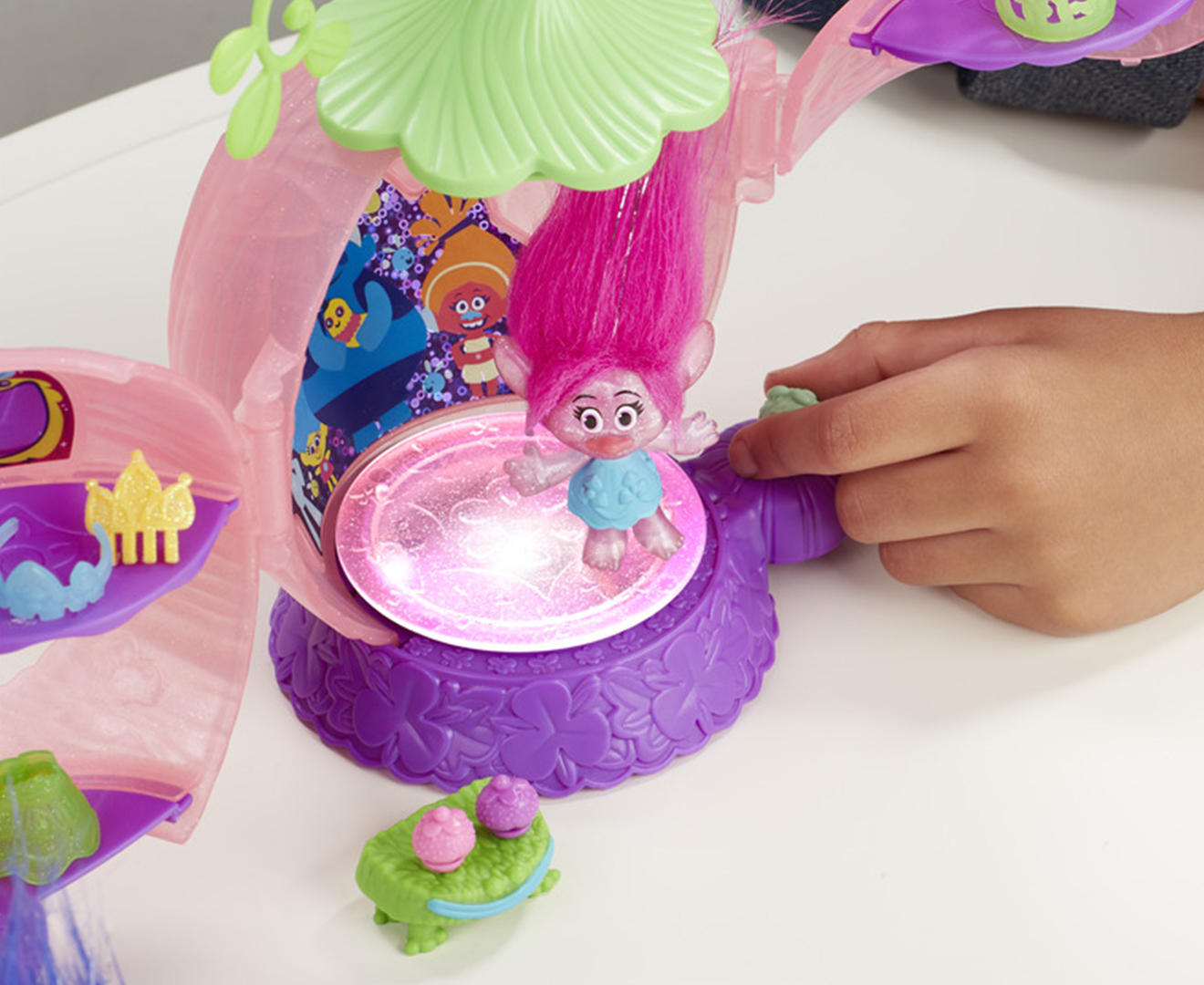 trolls coronation pod