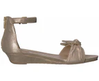 Kenneth Cole REACTION Women's Start Low Wedge Sandal Bow Detail Metallic