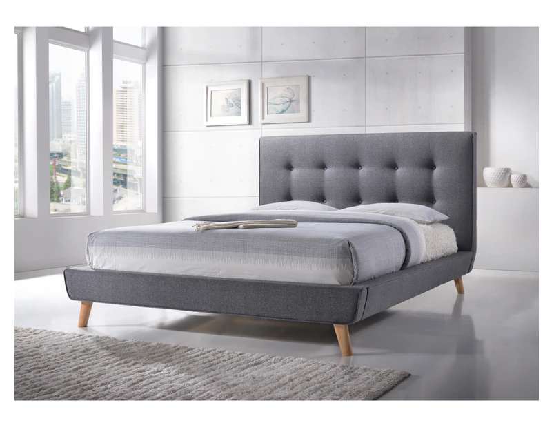Nellie Queen Bed upholsterd in Linear Fabric Grey