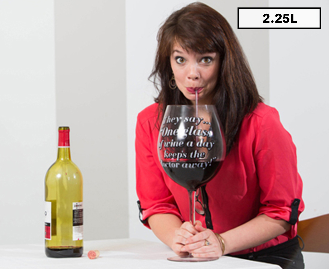 Бокал для вина литр. Огромный бокал. Большой бокал для вина. Бокалы для вина большие. Огромный бокал вина.