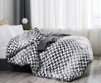 Gioia Casa Aaron Printed All Seasons Cloud-Like King Bed Quilt - Black/White