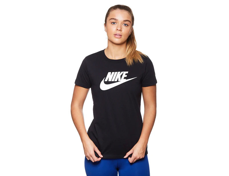 Nike Women's NSW Essential Icon Futura Tee / T-Shirt / Tshirt - Black