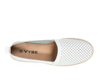 Seaside Vybe Womens Slip On Flat Casual Pin Punch Spendless - White