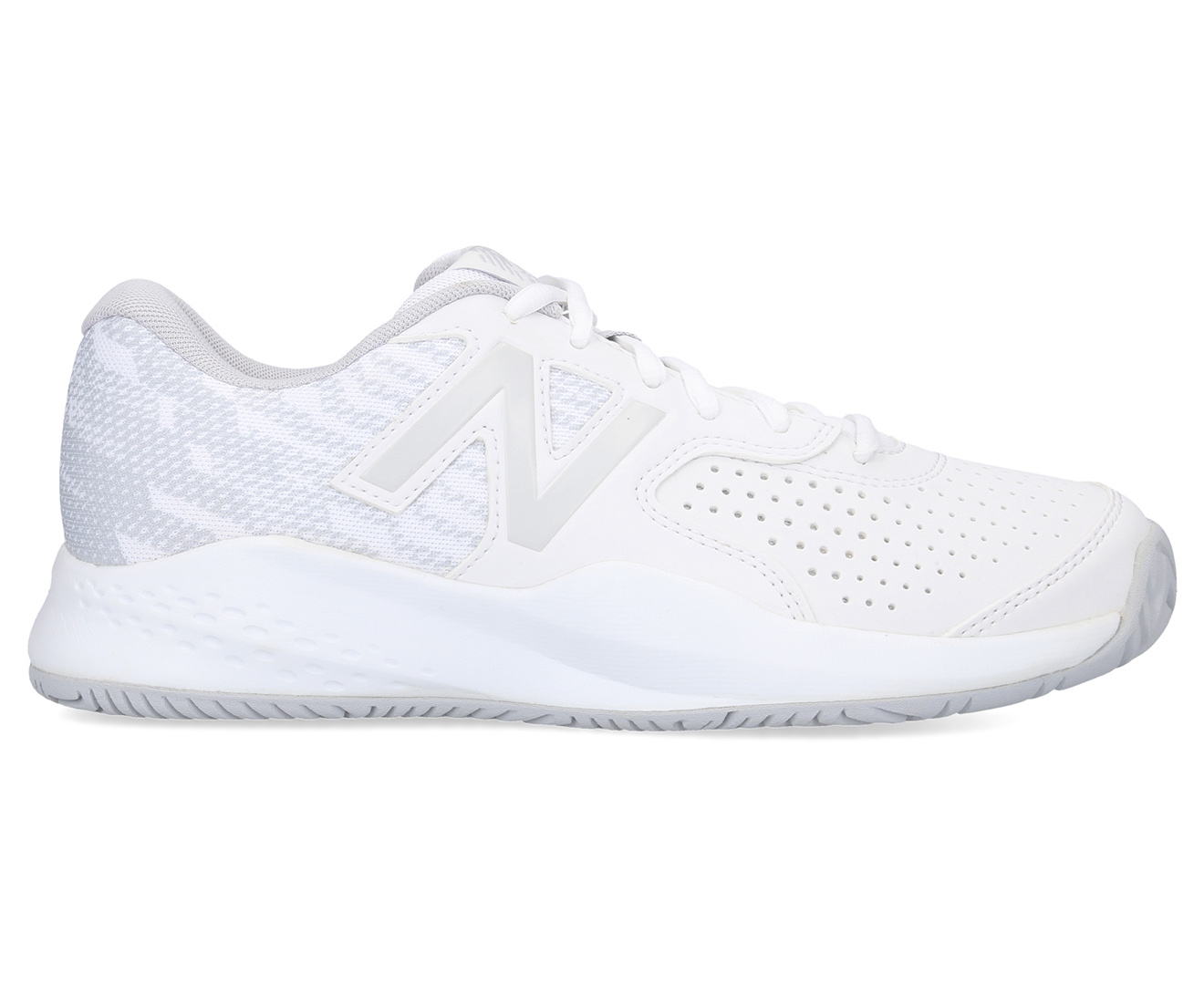 new balance women's 696 v5 hard court tennis shoe