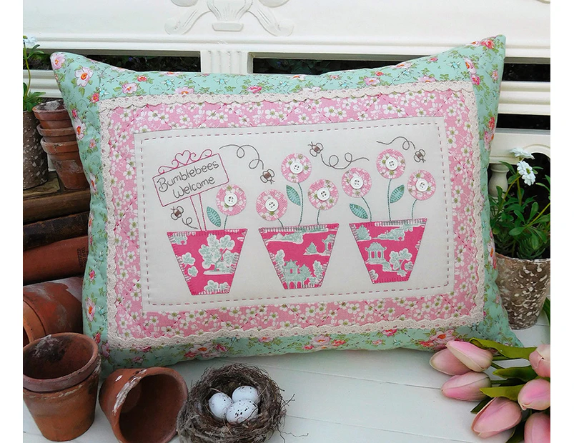 Quilting Sewing Cushion Pattern Bumblebees Welcome Rivendale Collection