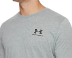 Under Armour Men's Sportstyle Left Chest Graphic Tee / T-Shirt / Tshirt - Grey