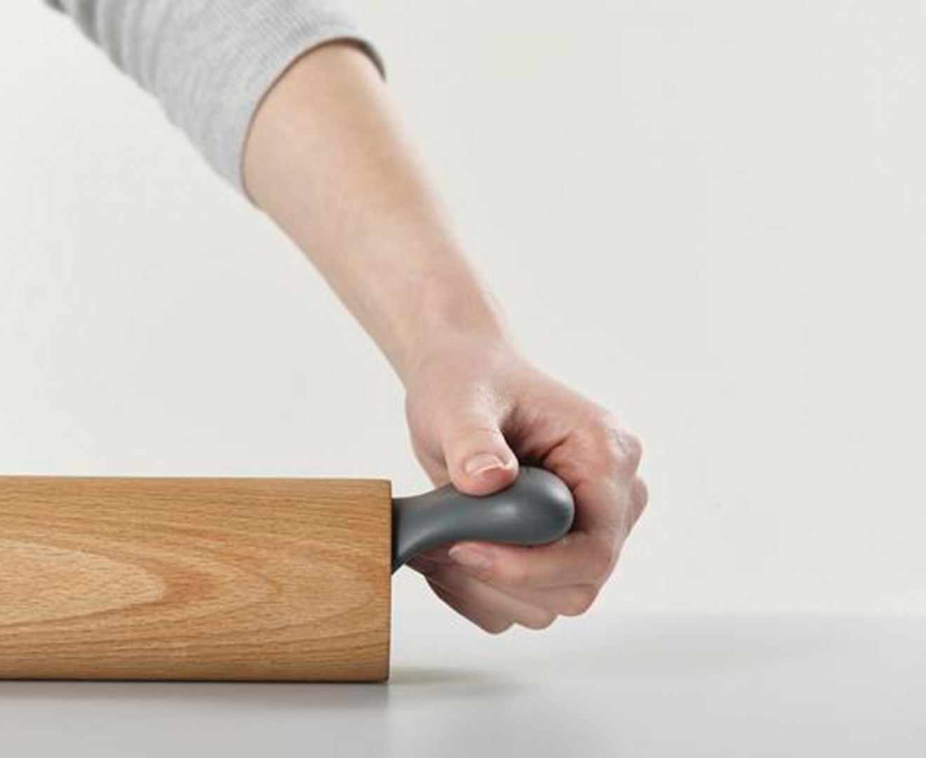 Joseph Joseph GripPin Ergonomic Rolling Pin Catch.co.nz