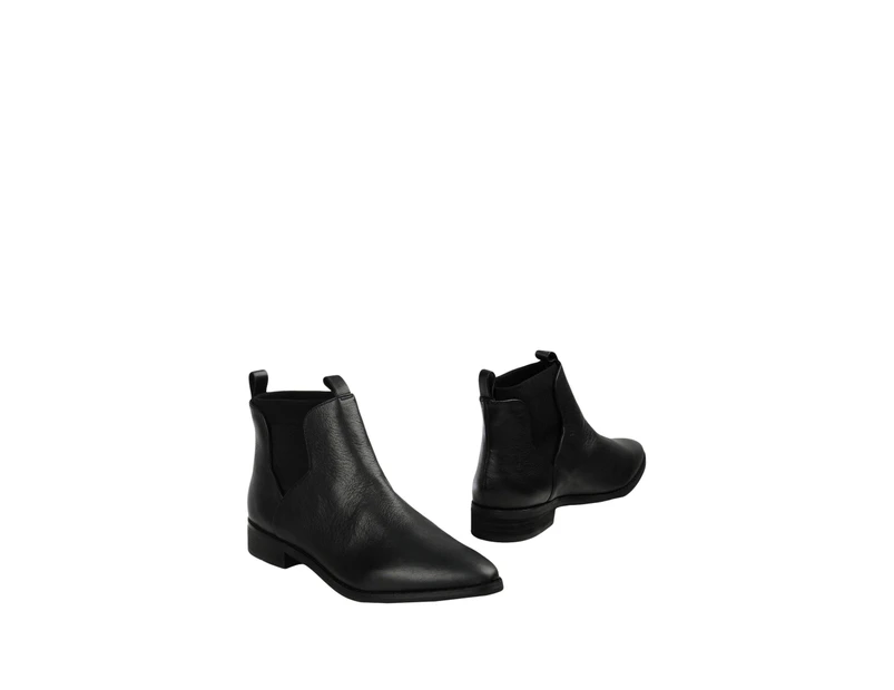E8 By Miista Woman Ankle boots - Black