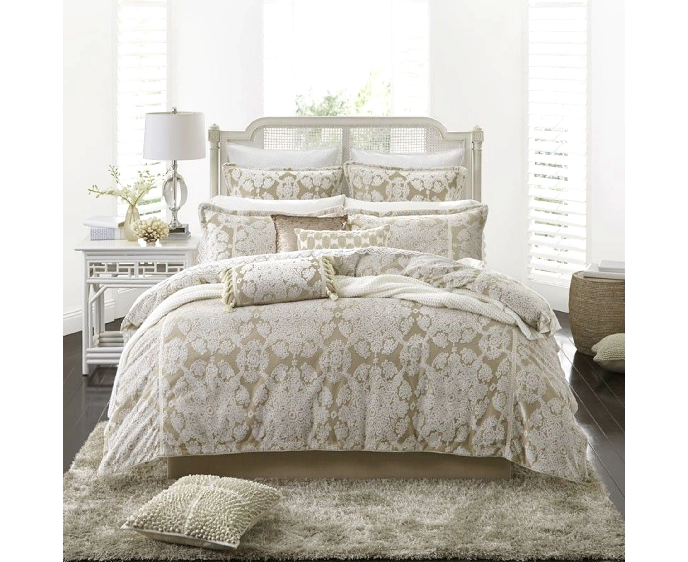 Corinthian Pearl Embellished Quilt Cover Set - Queen