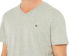 Tommy Hilfiger Men's Core Flag V-Neck Tee / T-Shirt / Tshirt - Grey Heather