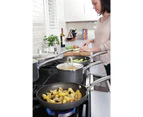 (3.3l) - Calphalon 1932455 Classic Nonstick Sauce Pan with Cover, 3.3l, Grey