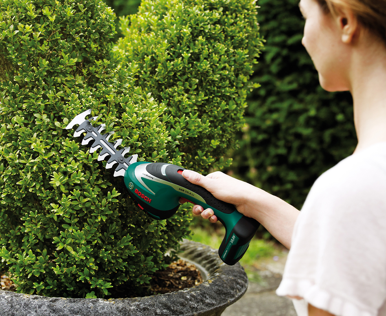 Bosch cordless shrub online shear set