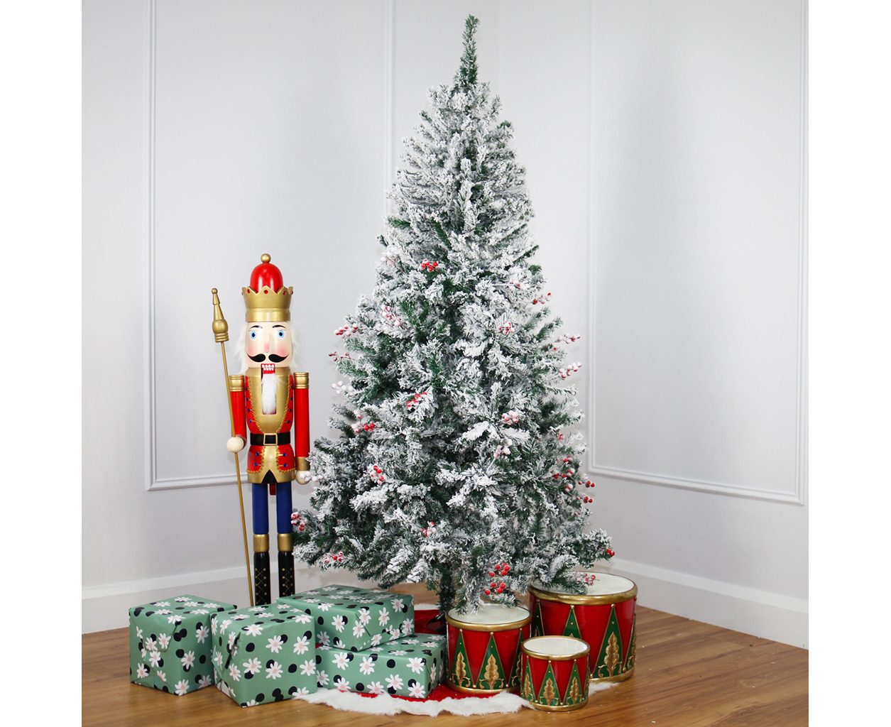 Flocked 7.5 deals ft christmas tree