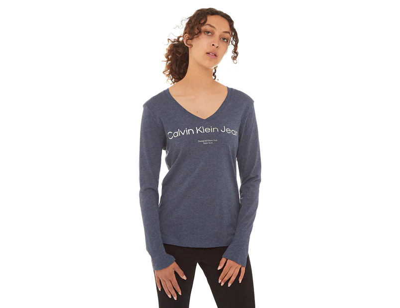 Calvin Klein Jeans Women's Graphic Long Sleeve V-Neck Tee / T-Shirt / Tshirt - Stone Heather