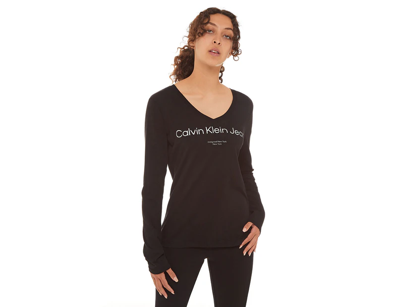 Calvin Klein Jeans Women's Graphic Long Sleeve V-Neck Tee / T-Shirt / Tshirt - Black
