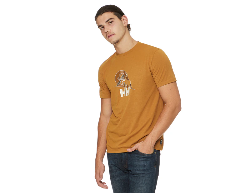 Helly Hansen Men's Skog Recycled Graphic Tee / T-Shirt / Tshirt - Cumin