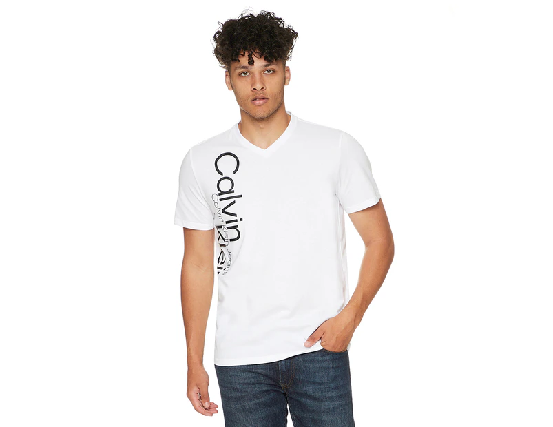 Calvin Klein Jeans Men's Short Sleeve Outline Logo V-Neck Tee / T-Shirt / Tshirt - Brilliant White