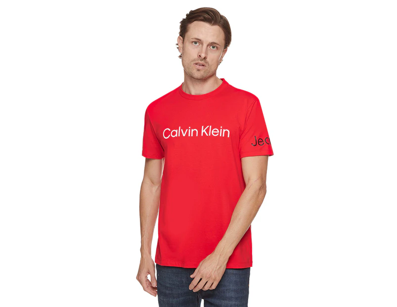 Calvin Klein Jeans Men's Traveling Logo Crewneck Tee / T-Shirt / Tshirt -  Red 