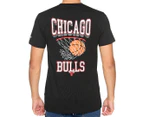 New Era Men's Chicago Bulls NBA Basketball Hoop Graphic Tee / T-Shirt / Tshirt - Black