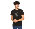 New Era Men's New York Yankees Reflective Print Tee / T-Shirt / Tshirt - Black