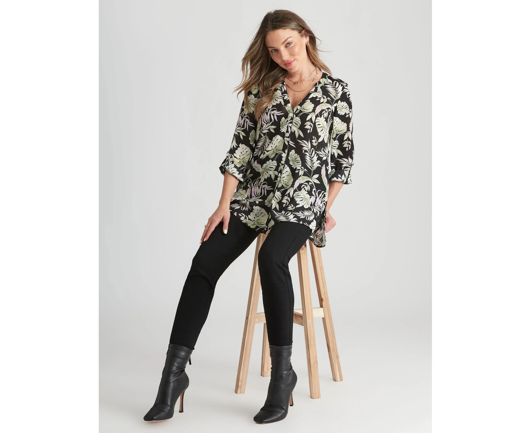 Rockmans - Womens - Tops - Winter - Blouse / Shirt - Black - 3/4 Sleeve - V Neck - Floral Tropical - Length Long - Relaxed Fit - Woven - Work Clothes