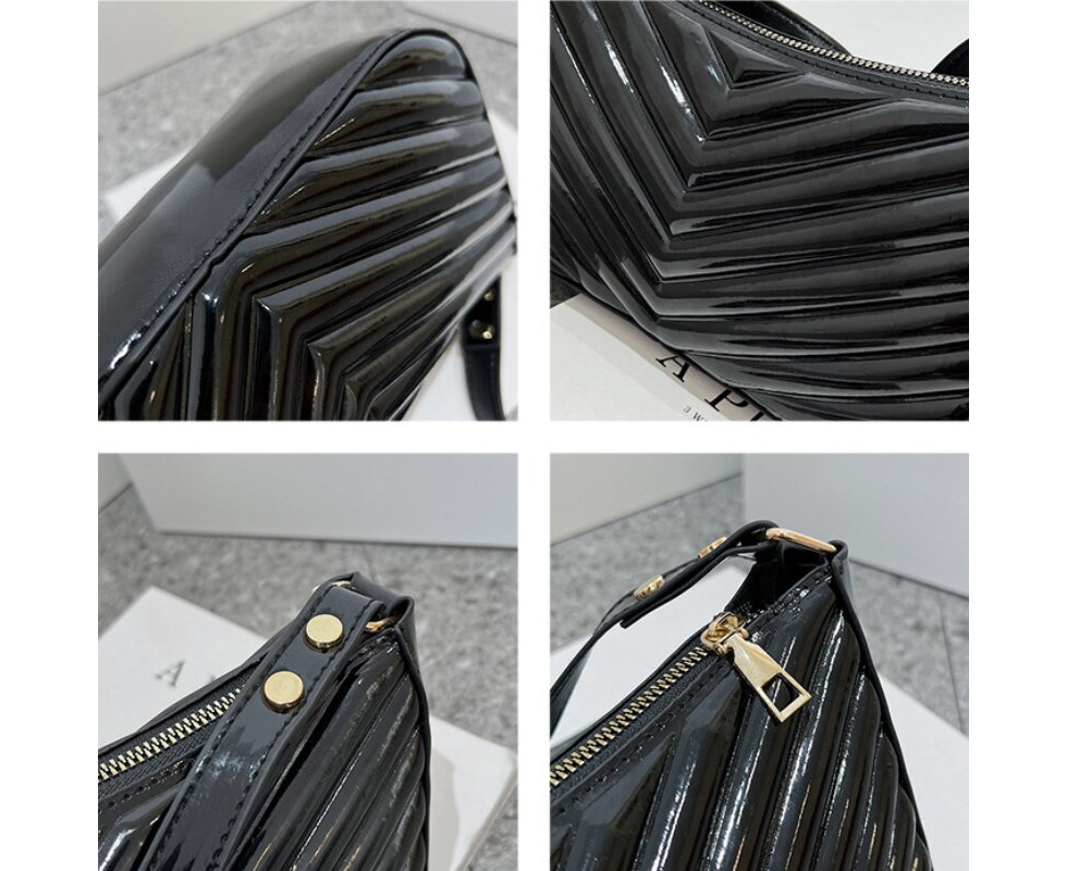 2022 Black All-match Women's Bag Rock Soft Chain Shoulder Messenger Bag  Rhombus Chain Wandering Luxury Designer Bag Louis