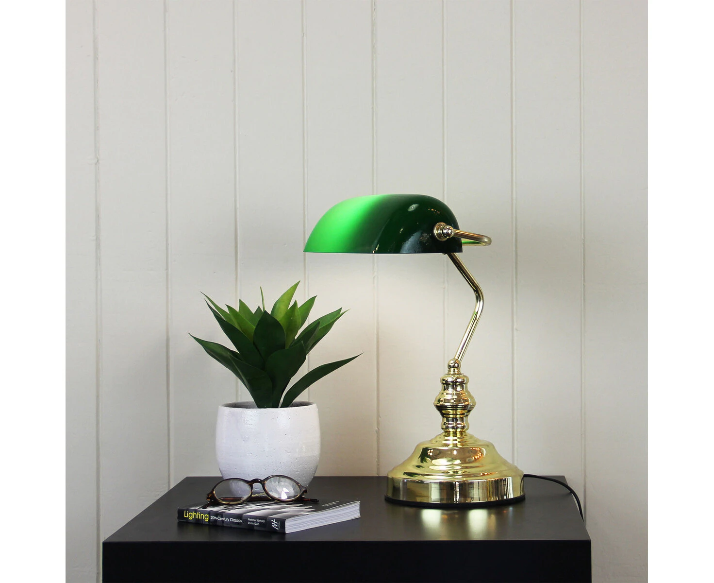 Oriel Lighting BANKERS ON/OFF Touch Lamp in Brass