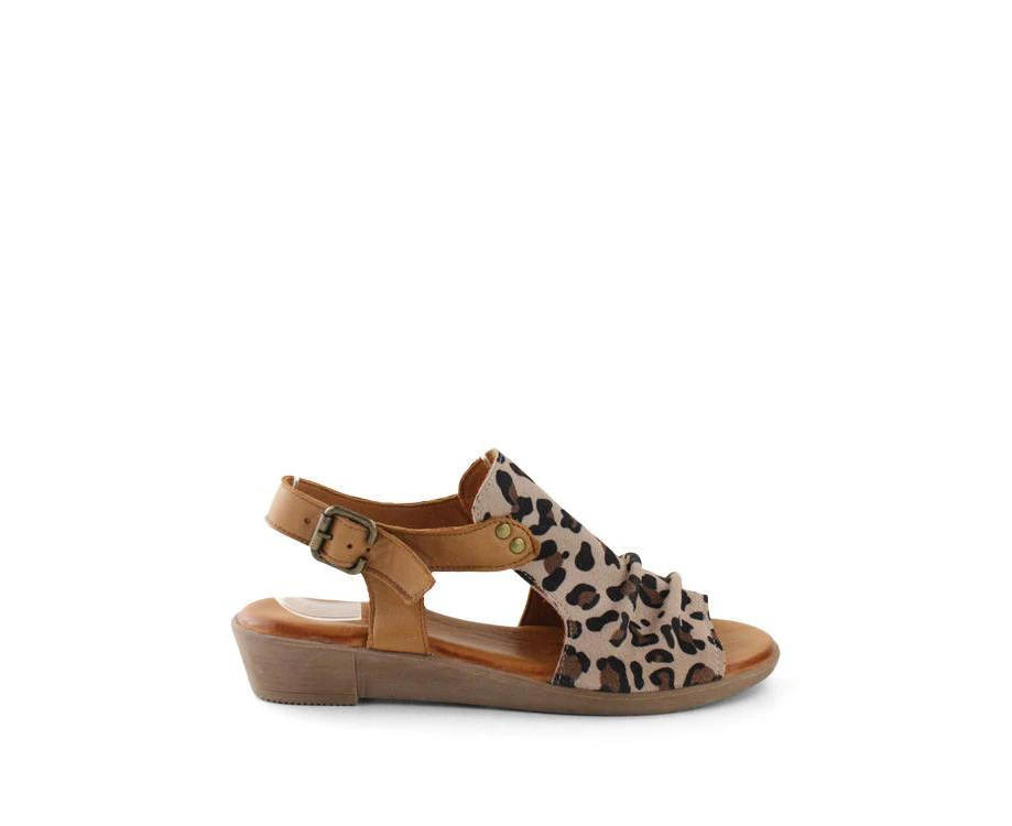 BUENO ALIAH FLAT SANDALS - Cameo Leopard/Coconut