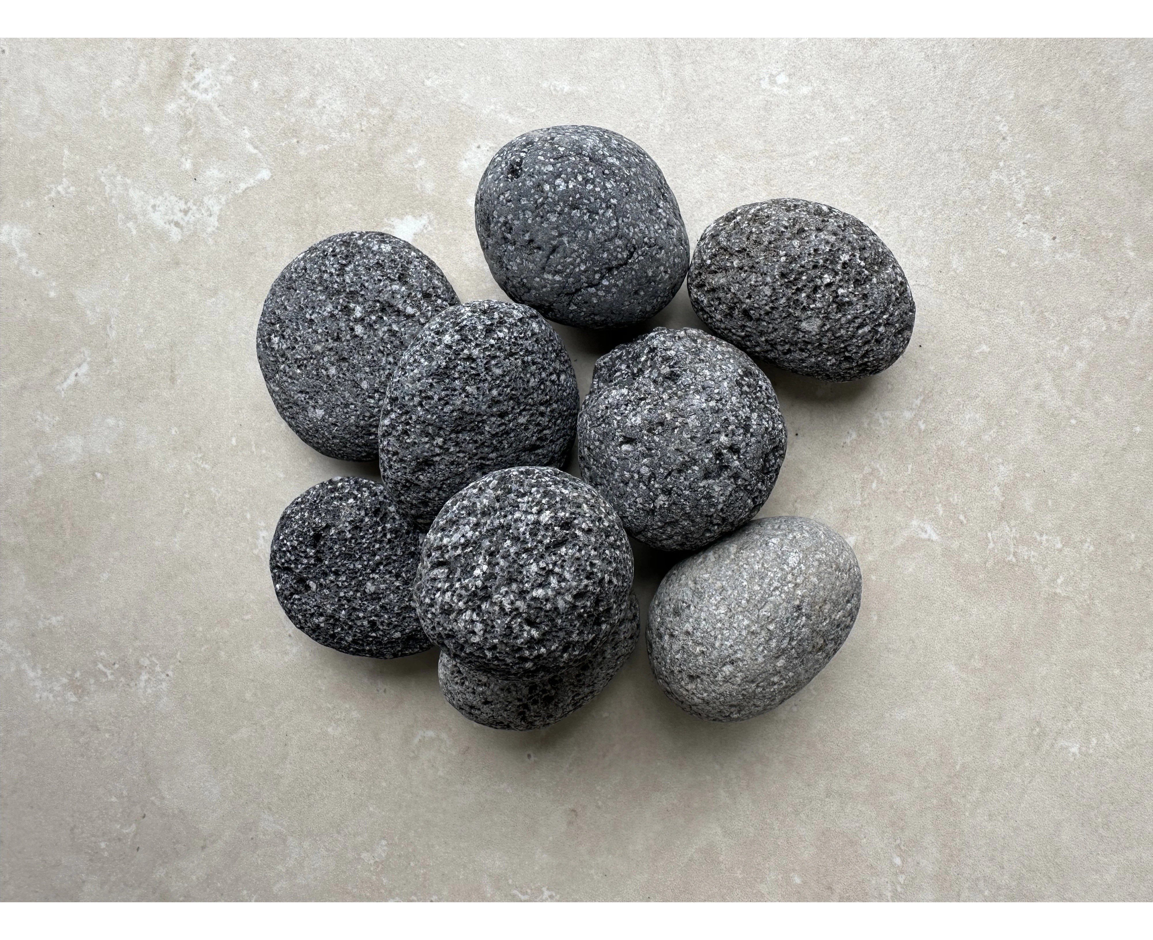 Natural Round Pebbles - Black Lava - 1kg - Perfect for Indoor & Outdoor Spaces Landscaping, Decorative Walling, Flooring, Aquarium & Water Features