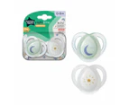 Tommee Tippee Nighttime soother, 0-6 months, 2 pack of glow in the dark soothers with reusable steriliser pod