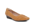 Womens Footwear Easy Steps Saturn Tan Glove Pump