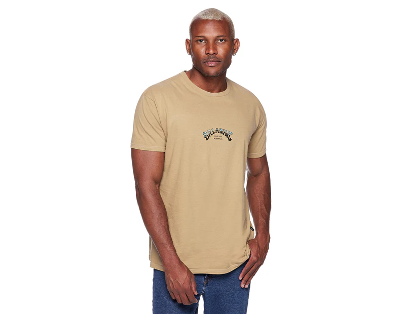 Billabong Men's Core Arch Tee / T-Shirt / Tshirt - Sand Dune