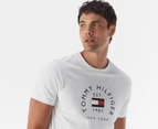 Tommy Hilfiger Men's Flag Arch Tee / T-Shirt / Tshirt - Optic White