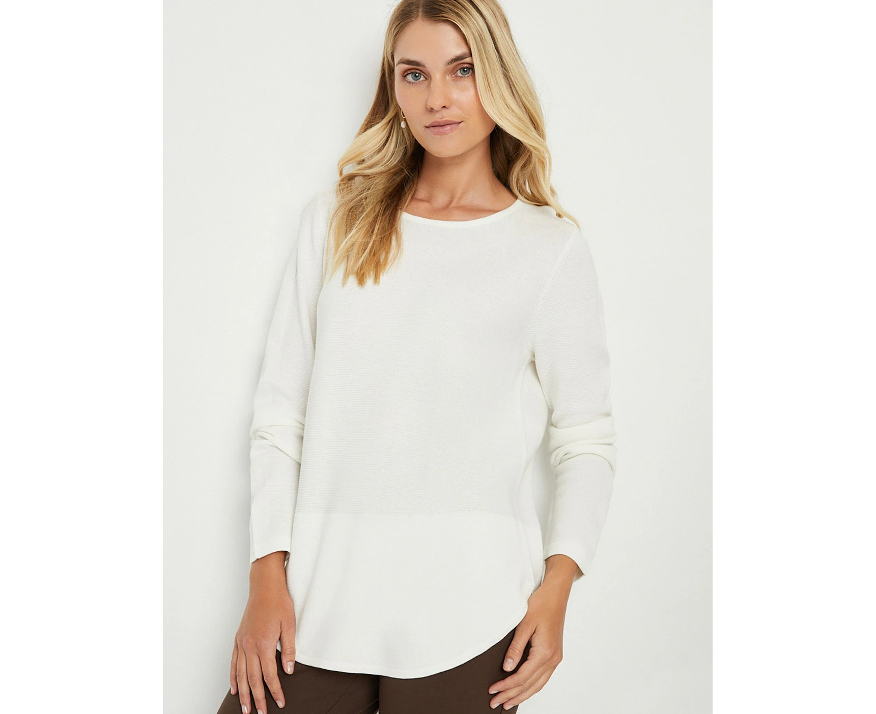 NONI B -  Curved Hem Knit Top - Ivory