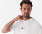 Nike Sportswear Men's Premium Essentials Loose Fit Tee / T-Shirt / Tshirt - White