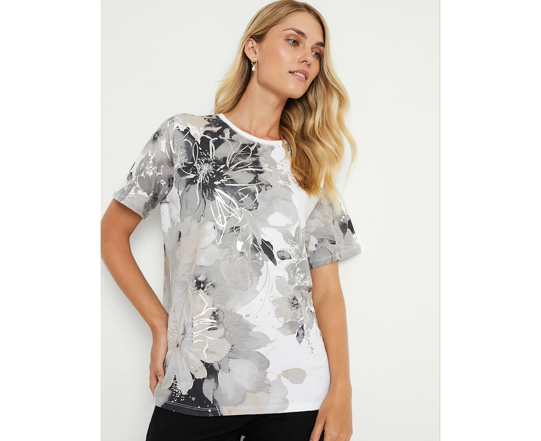 Noni B - Womens - Tops - Winter - Tshirt / Tee - White Cotton - Short Sleeve - Crew Neck - Floral - Length Regular - Relaxed Fit - Stretch Elastane