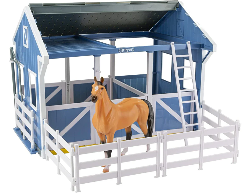 Breyer Horses Deluxe Country Stable & Wash Stall with Horse 1:12 Classic Scale 61149