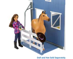 Breyer Horses Deluxe Country Stable & Wash Stall with Horse 1:12 Classic Scale 61149