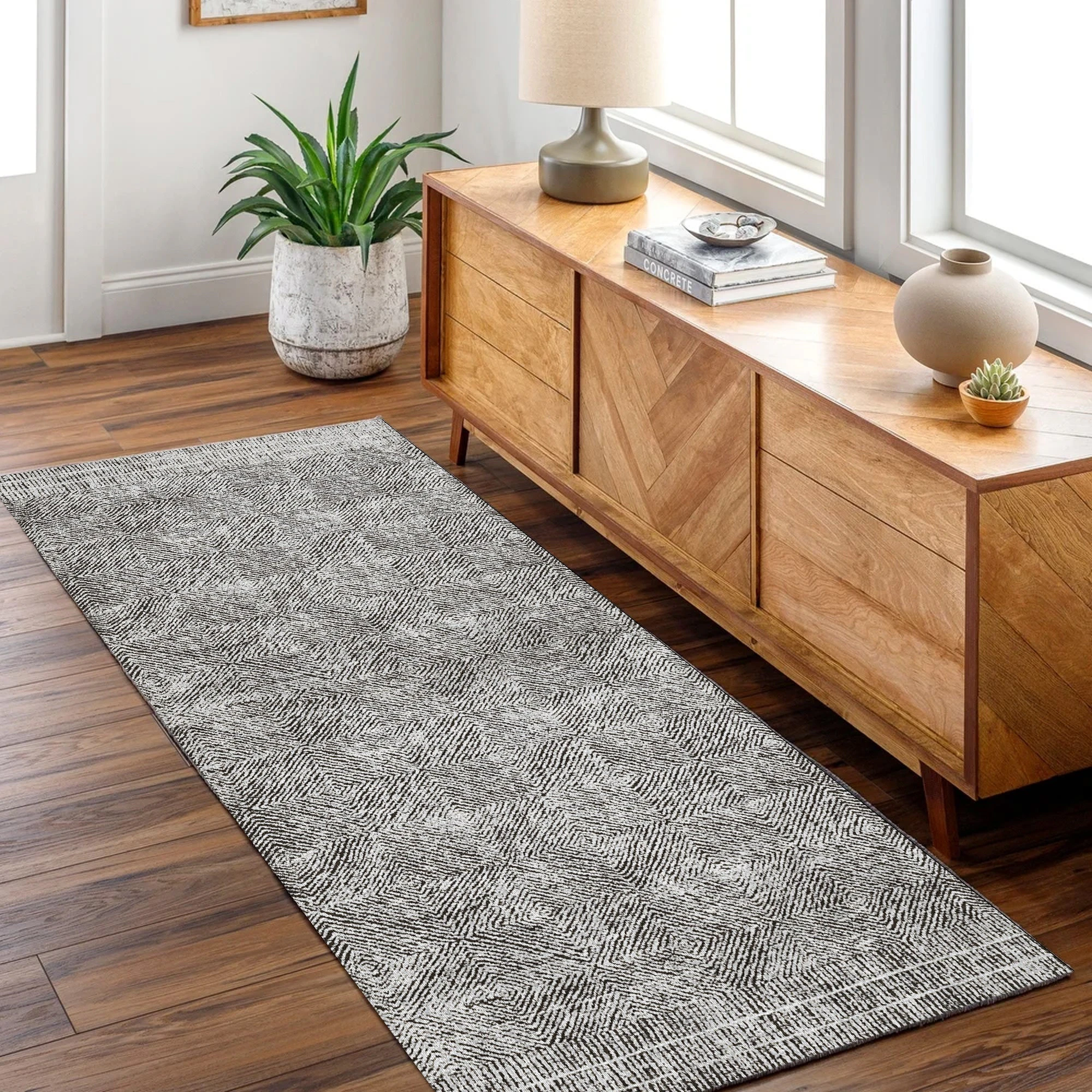 Contemporary Lauro White & Black Runner Rug