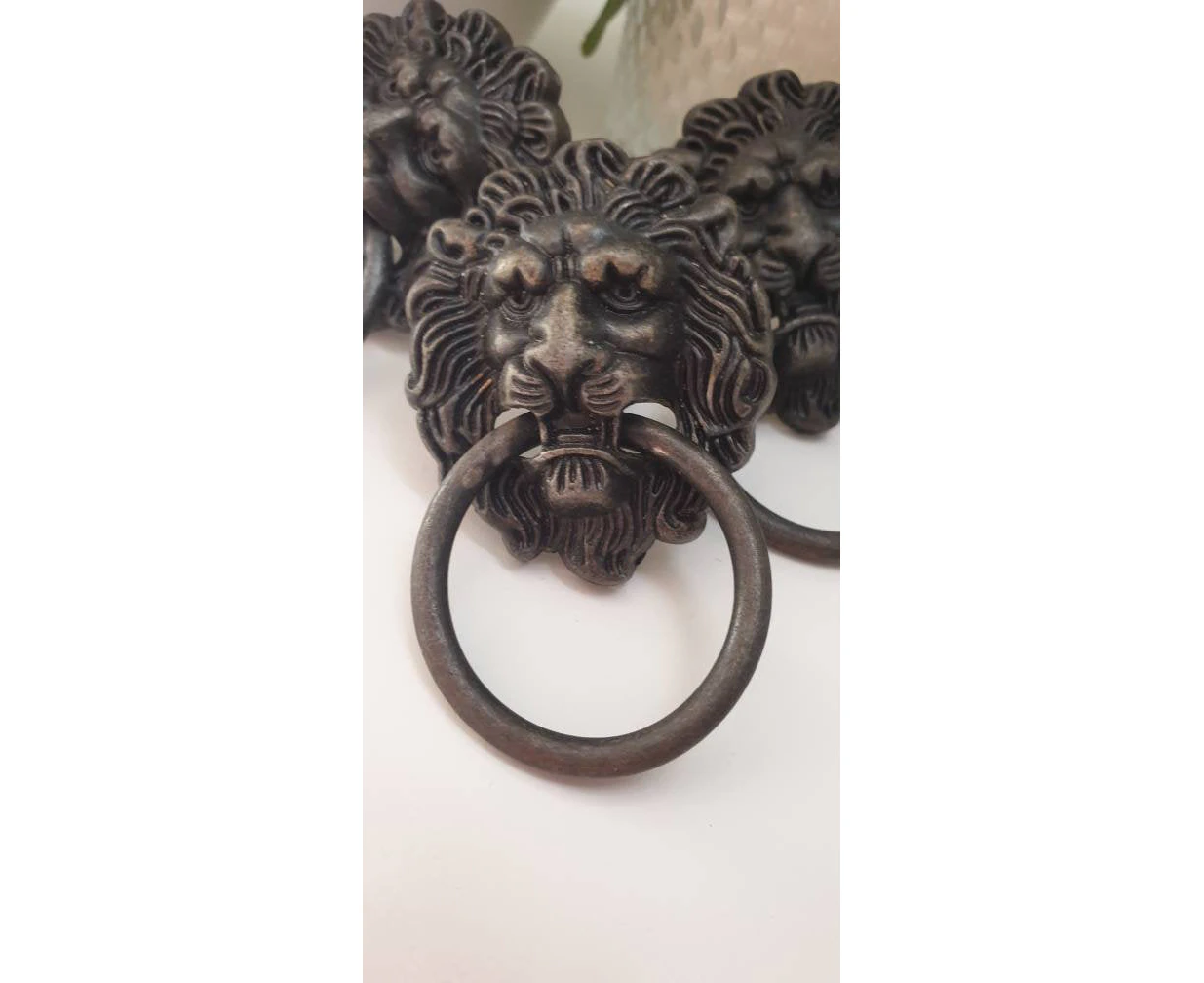 Metal Lion Head Pull