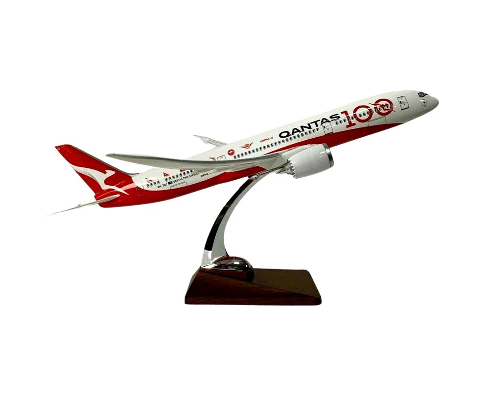 Diecast Model Air Plane Qantas 100th Anniversary Boeing 787-9 Dreamliner with Cabin Lights Wheels Resin new aviation airline airplane collectable aircraft