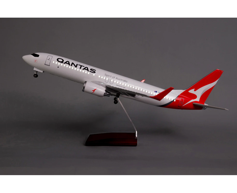 Diecast Model Air Plane Qantas Boeing 737 with Cabin Lights & Wheels Large Resin new aviation airline airplane collectable airways planes aircraft models