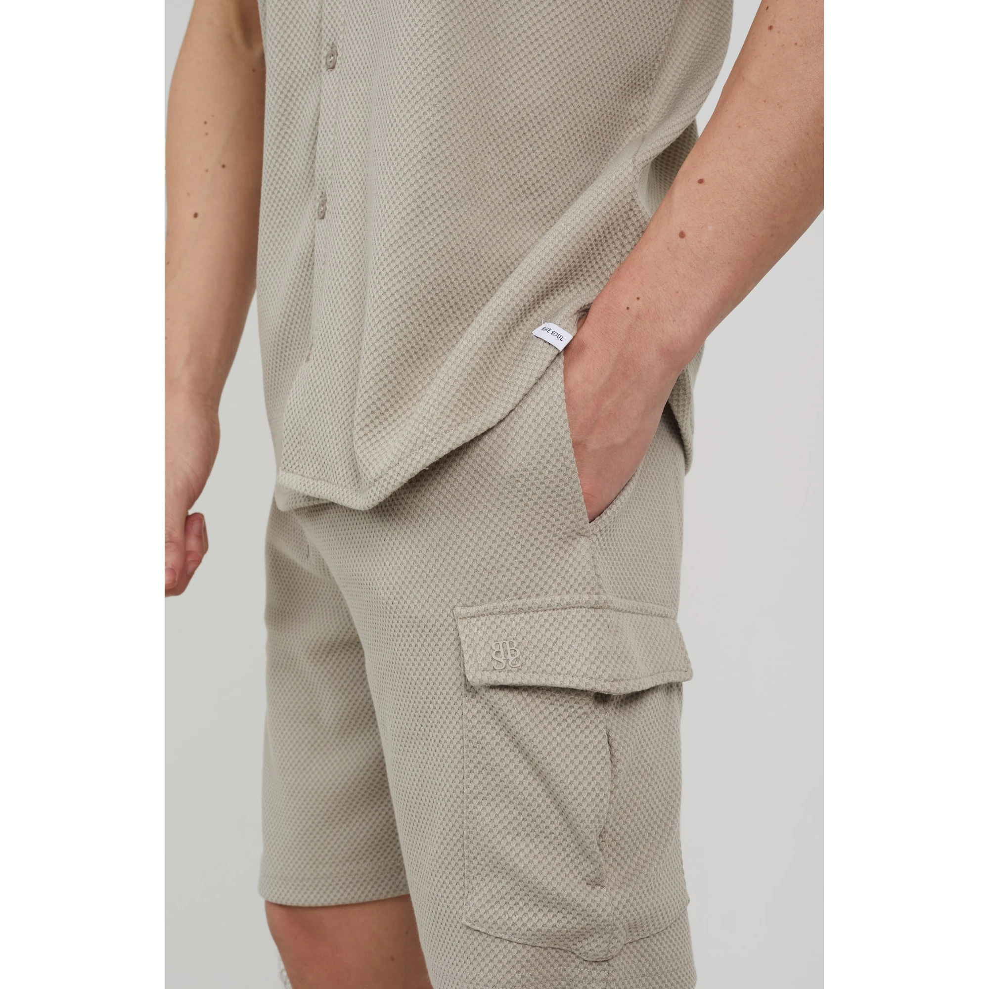 Brave Soul Mens Cadby Textured Cargo Shorts (Light Sand) - UT1868