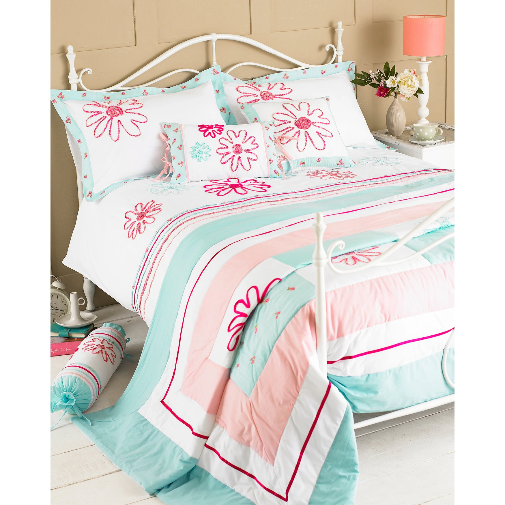 Riva Home Harriet Bedspread (Duck Egg/Pink) - RV455