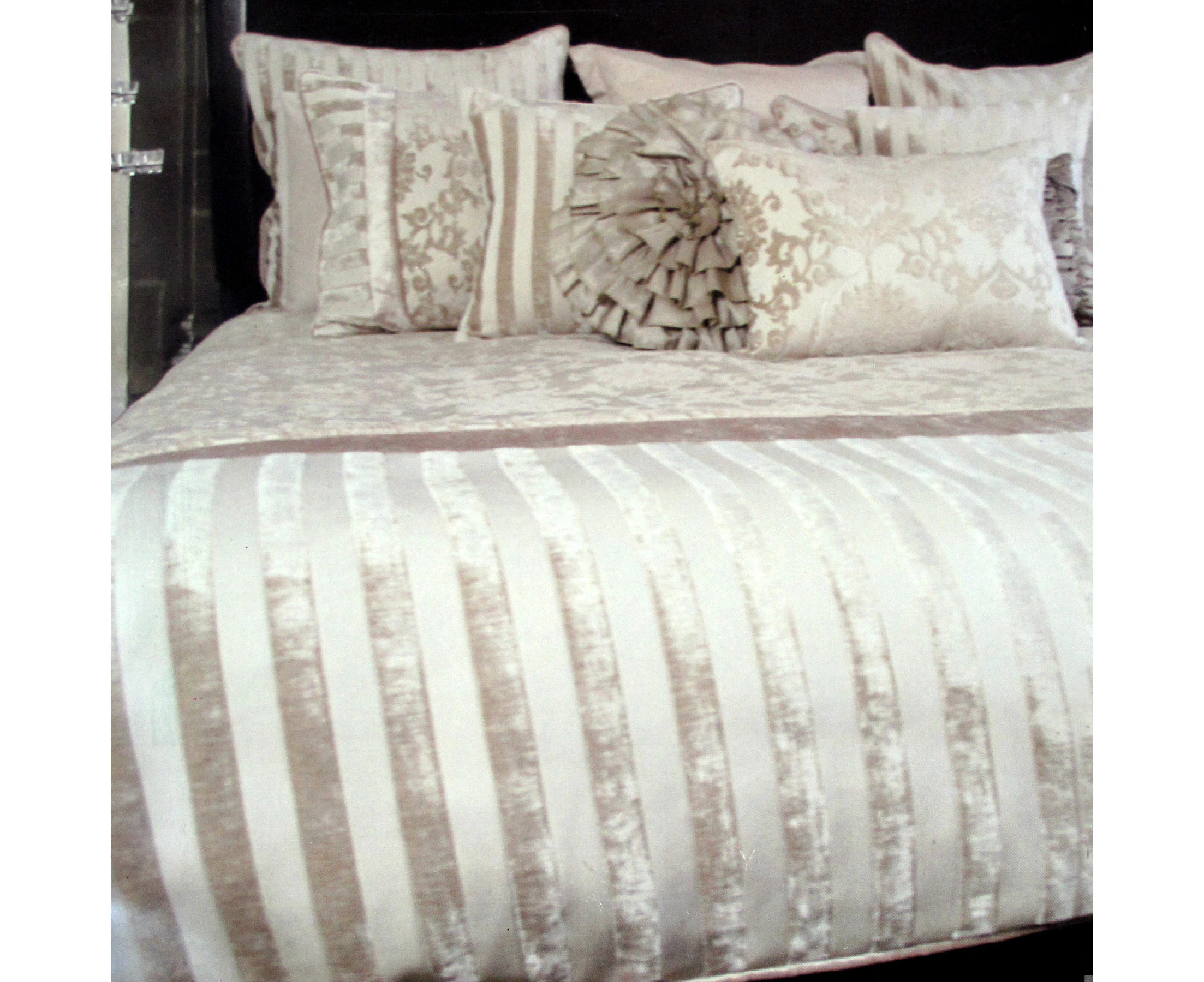 Metropolitan Mirelle Champagne Jacquard Velvet Quilt Cover Set King