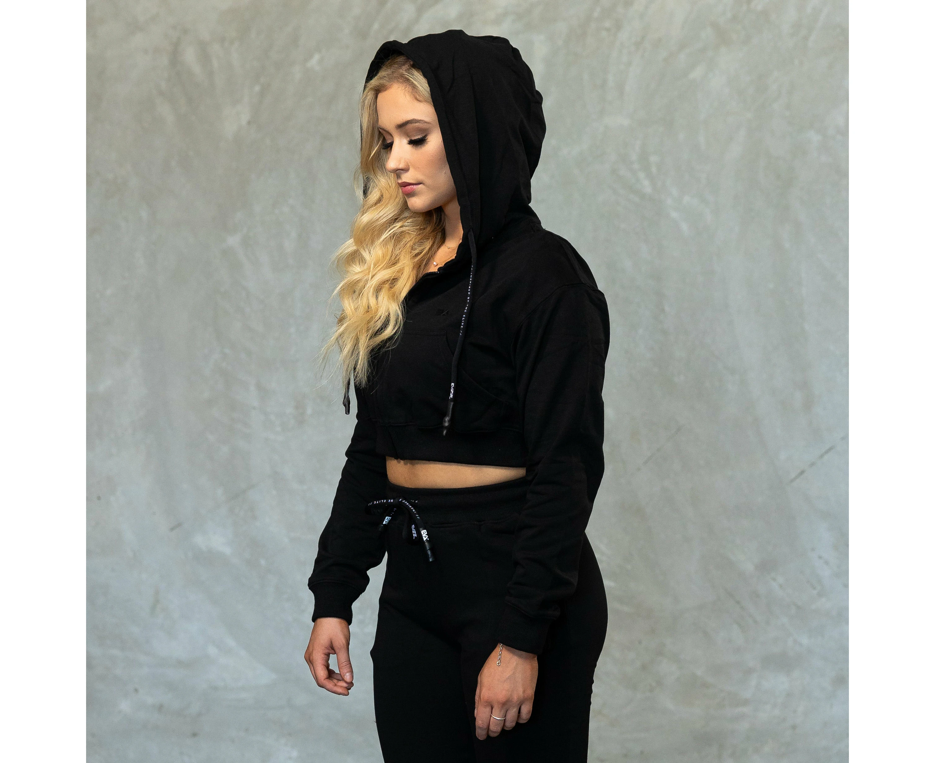 Ladies On-Duty Crop Hoodie [Black]