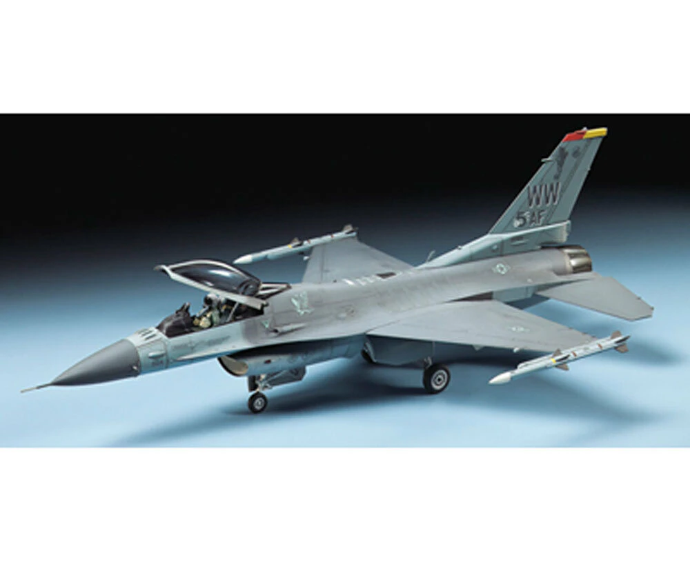 TAMIYA 1/72 F-16CJ FIGHTING FALCON