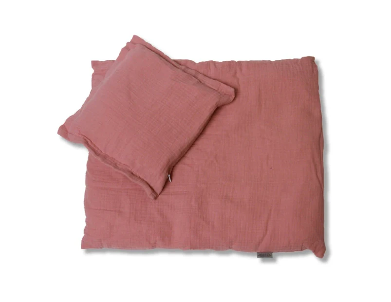 By Astrup Dusky Pink Muslin 50cm Bed Bedding Set & Bag Play Toy For Dolls 3y+