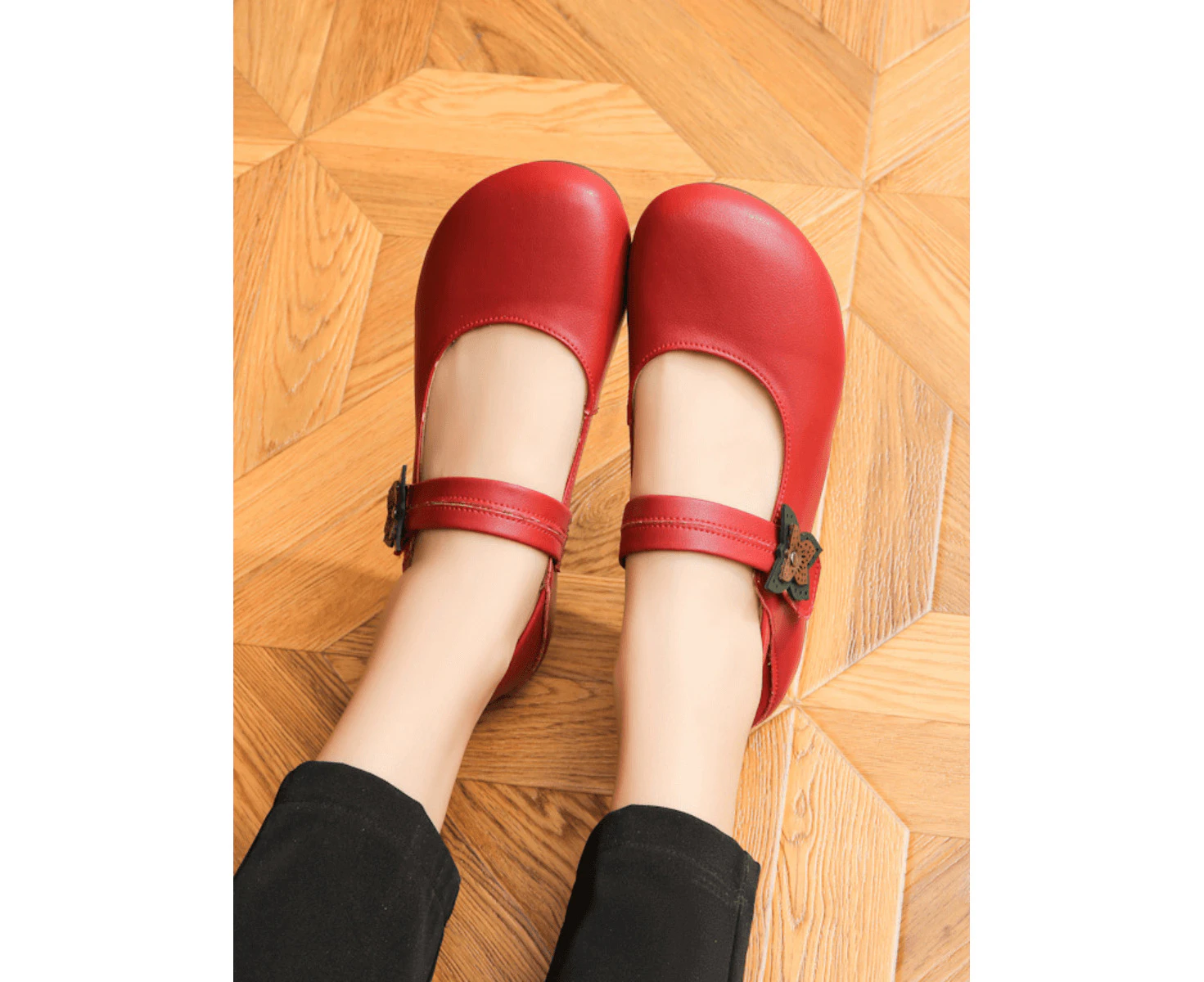 RUMOUR HAS IT| SIDE DAISY BUCKLE LEATHER MARY JANE  - RED